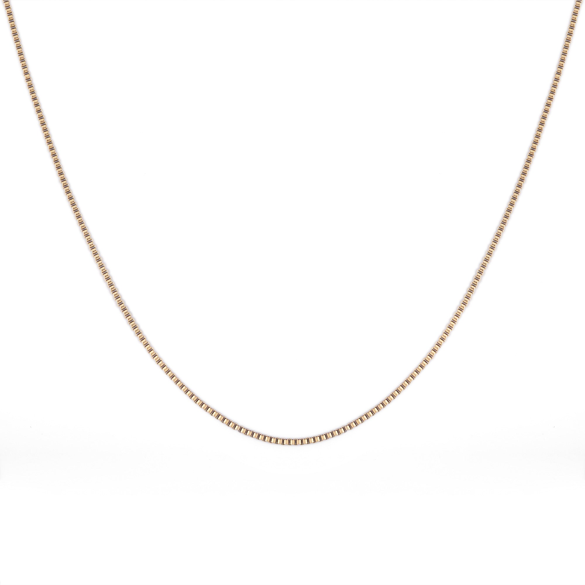 Clyd necklace by Five Jwlry for men, designed in Montreal. Features a 1.5mm square box chain in 14k gold color, highlighted with the brand's signature logo tag.