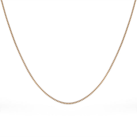 Clyd necklace by Five Jwlry for men, designed in Montreal. Features a 1.5mm square box chain in 14k gold color, highlighted with the brand's signature logo tag.