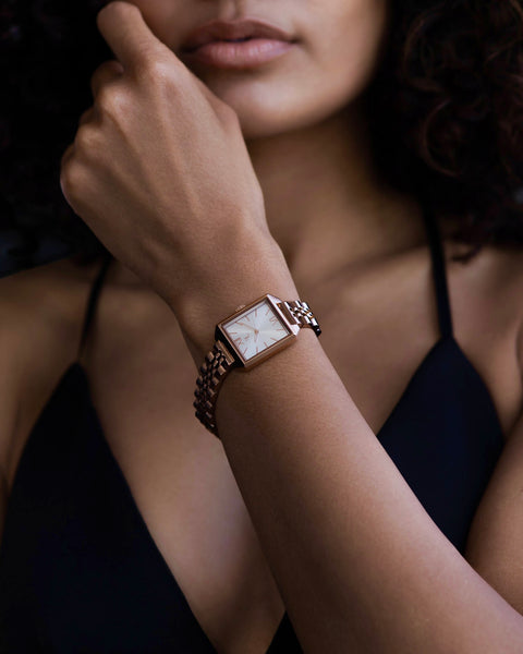 Rosedale designed by Five Jwlry. Discover a square watch for women made of a small silver dial, a case and rose gold hands.