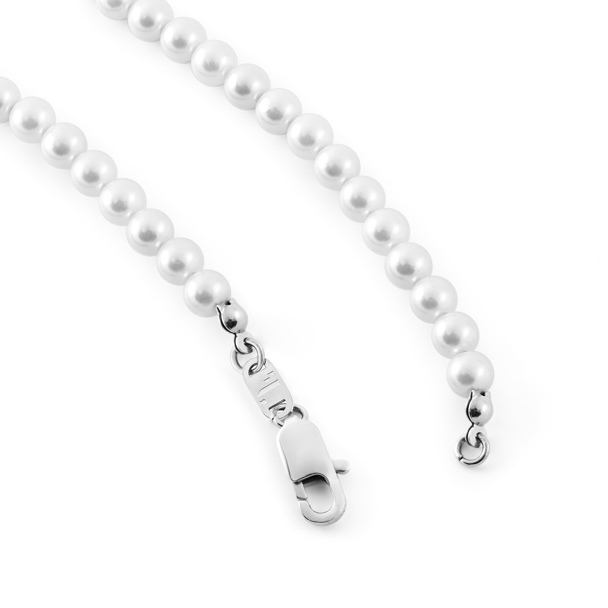 Var men's necklace by Five Jwlry, designed with white glass pearls complemented by a silver stainless steel buckle. Available in sizes 45cm and 50cm. Crafted from water-resistant 316L stainless steel. Hypoallergenic with a 2-year warranty.
