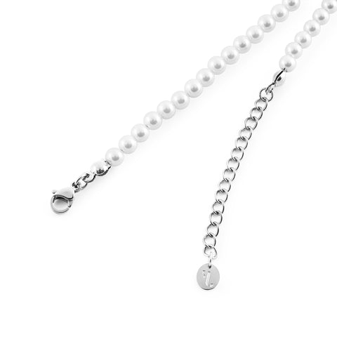 Baby Var women's necklace by Five Jwlry, designed with 4mm white glass bead pearls complemented by a silver stainless steel buckle. Adjustable in size from 37cm to 42cm with a 5cm extension. Crafted from water-resistant 316L stainless steel. Hypoallergenic with a 2-year warranty