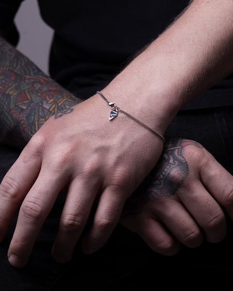 Clyd bracelet by Five Jwlry for men, designed in Montreal. Features a 1.5mm square box chain in silver color, highlighted with the brand's signature logo tag