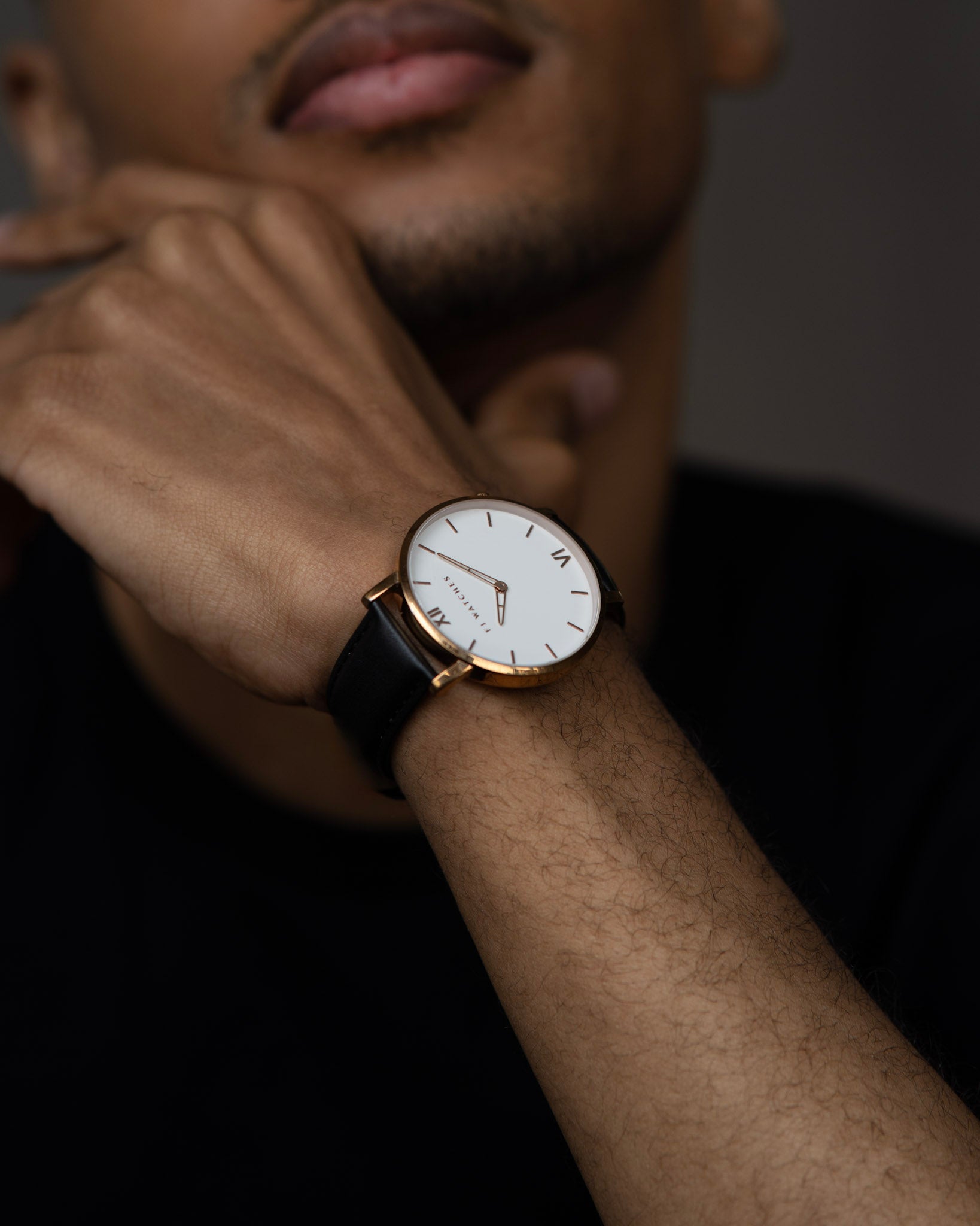 Discover Golden Sun, a 42 mm men's watch from Five Jwlry with a white and rose gold dial. This one can be paired with a wide variety of leather colors, such as black, red, navy blue, gray, tan, brown, olive green and beige!