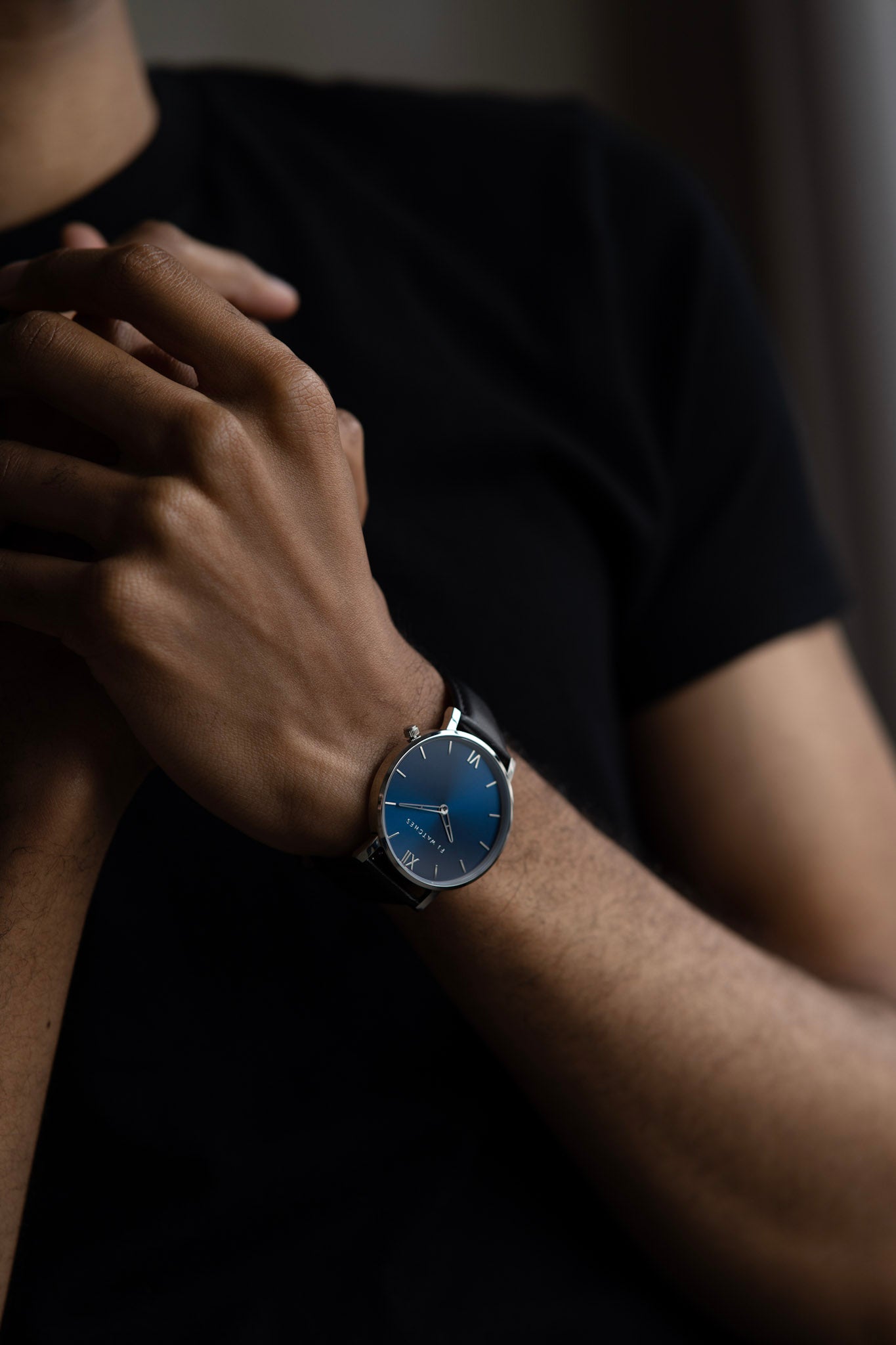 Discover Atlantic, a Five Jwlry men's watch with a 42mm blue dial, silver case and hands. This one is offered with a genuine leather strap in black or navy blue.