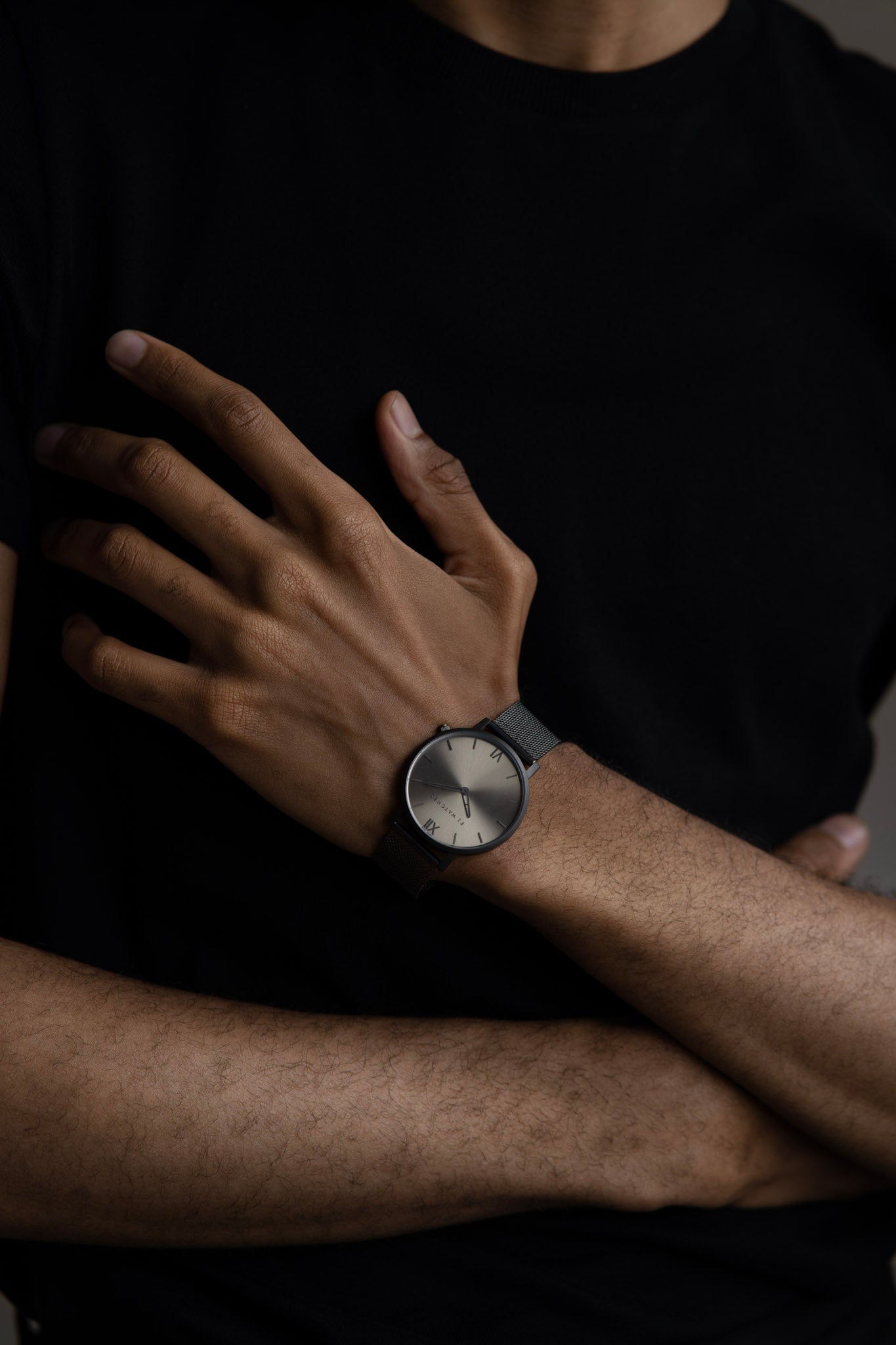 Discover Grey Moon, a Five Jwlry men's watch with a 42mm all grey. This one comes with a grey mesh bracelet.