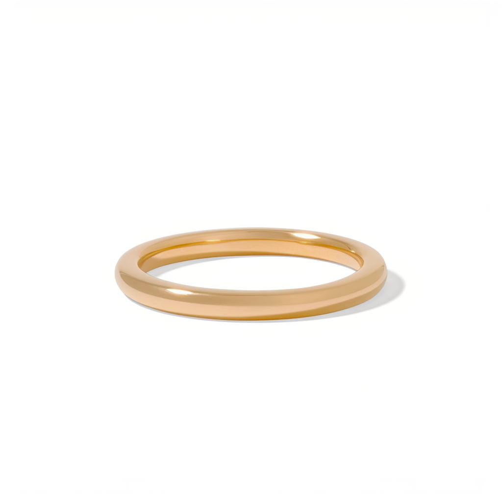TUND curve men's ring by Five Jwlry. A sleek, 2mm thin curved band that embodies minimalist elegance. Perfect for stacking with other rings. Available in 18k gold or silver, made from water-resistant 316L stainless steel. Hypoallergenic with a 2-year warranty.