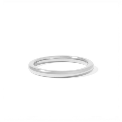 TUND curve men's ring by Five Jwlry. A sleek, 2mm thin curved band that embodies minimalist elegance. Perfect for stacking with other rings. Available in 18k gold or silver, made from water-resistant 316L stainless steel. Hypoallergenic with a 2-year warranty.