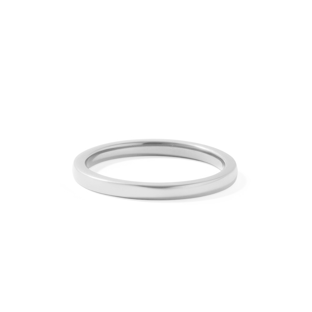 TUND smooth men's ring by Five Jwlry. A sleek, 2mm thin smooth band that embodies minimalist elegance. Perfect for stacking with other rings. Available in 18k gold or silver, made from water-resistant 316L stainless steel. Hypoallergenic with a 2-year warranty.