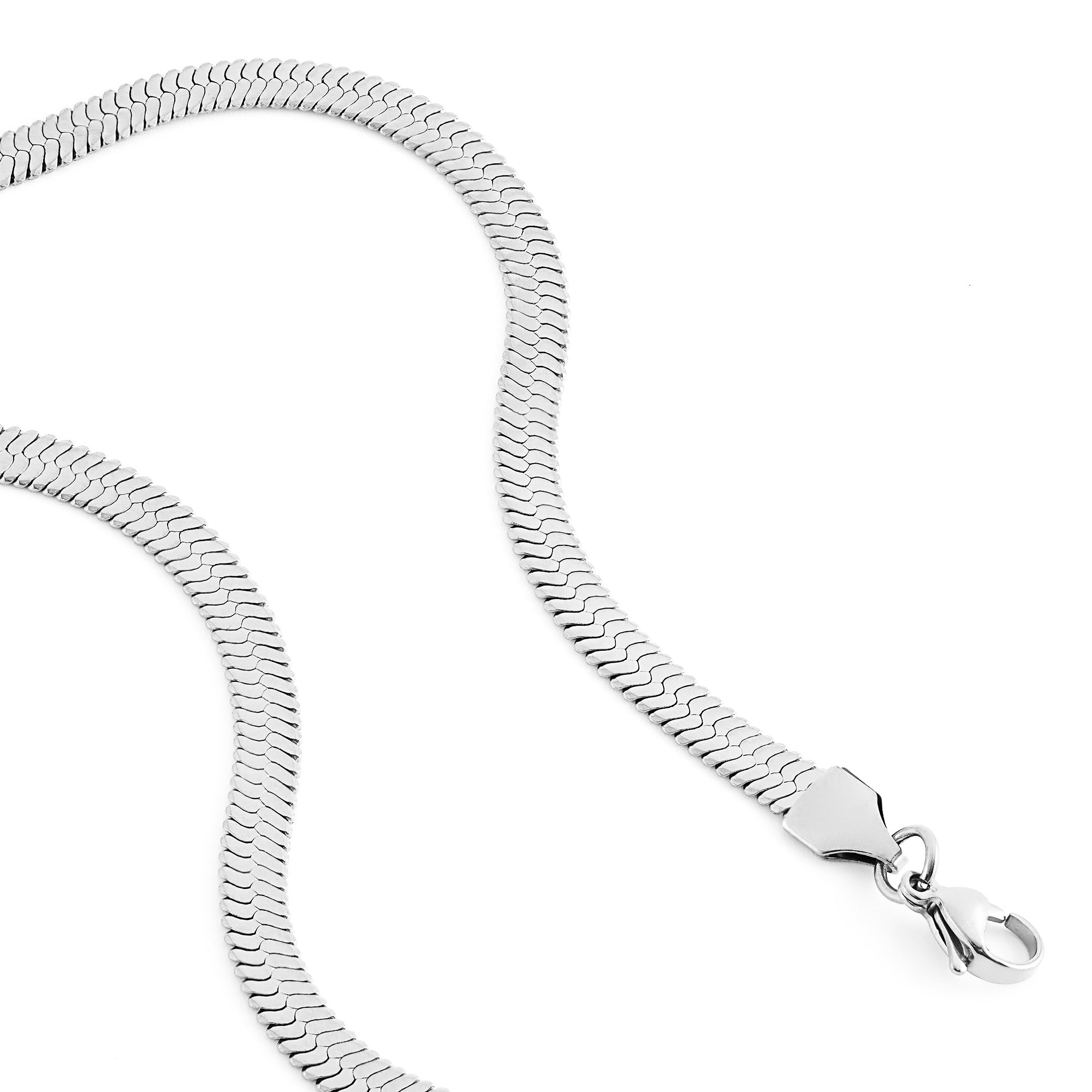 Orta women's necklace by Five Jwlry, crafted from a 5mm herringbone chain in silver-colored, water-resistant 316L stainless steel. Available in size 37cm with a 5cm extension. Hypoallergenic with a 2-year warranty.