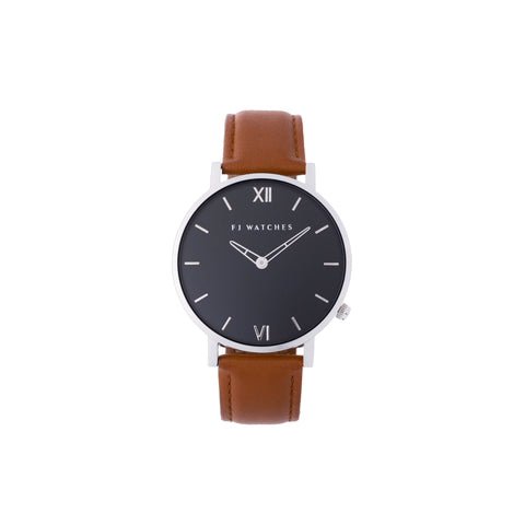 Discover Silver moon, a 42mm men's watch from Five Jwlry with a black and silver dial. This one can be paired with a wide variety of leather colors, such as black, red, navy blue, gray, tan, brown and olive green!