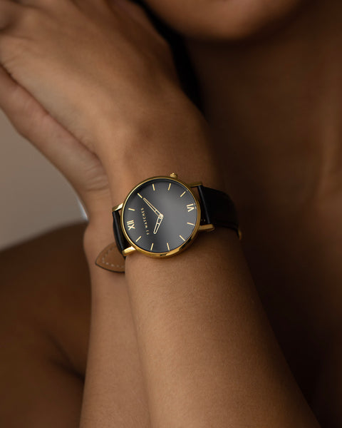Discover Moonlight, a 36 mm women's watch from Five Jwlry with a black and gold dial. This one can be paired with a wide variety of leather colors, such as black, white, tan and beige!
