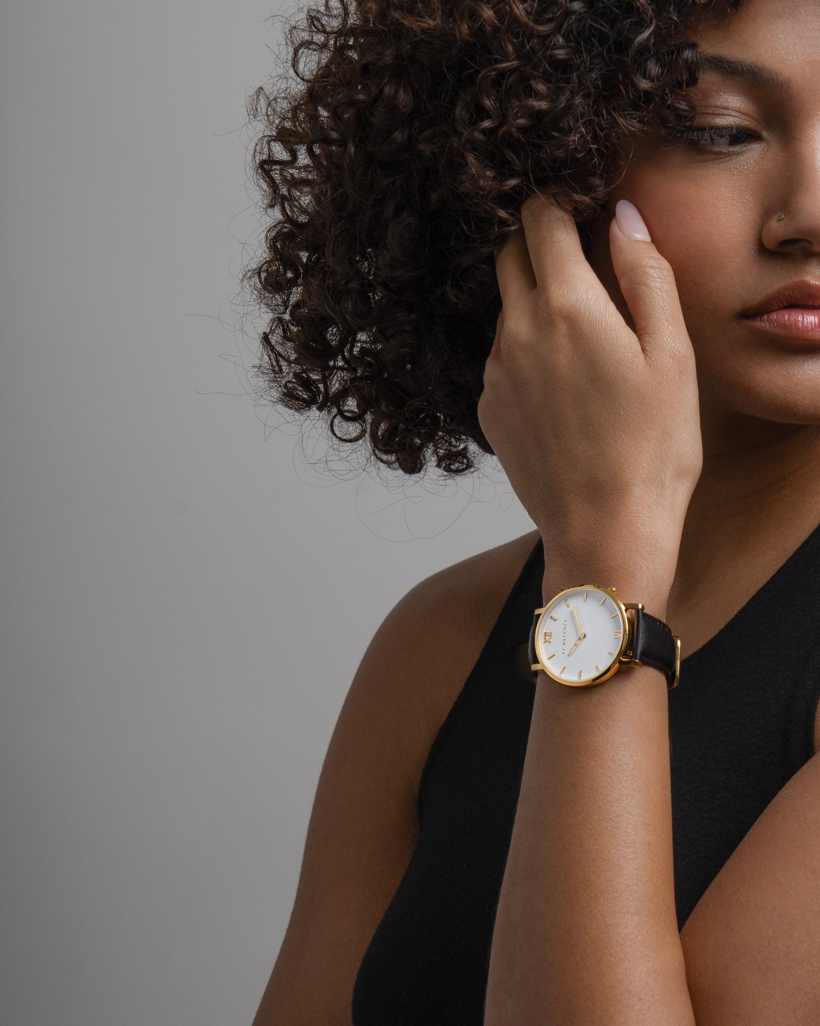 Discover Sunlight, a 36mm women's watch from Five Jwlry with a white and gold dial. This one can be paired with a wide variety of leather colors, such as black, white, tan and beige!