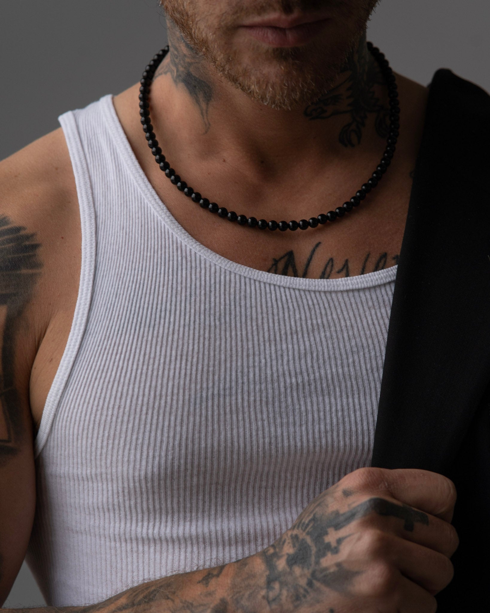Dark Var men's necklace by Five Jwlry, designed with black onyx stone pearls complemented by a black stainless steel buckle. Available in sizes 45cm and 50cm. Crafted from water-resistant 316L stainless steel. Hypoallergenic with a 2-year warranty.