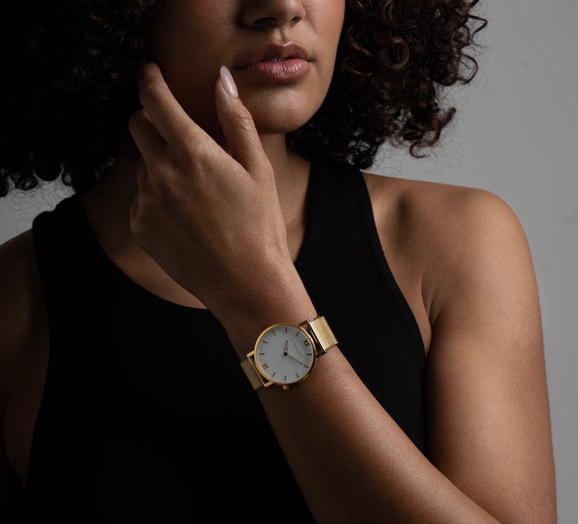 Discover Sunlight, a 36mm women's watch in gold and white signed Five Jwlry. This one is accompanied by a gold mesh bracelet.