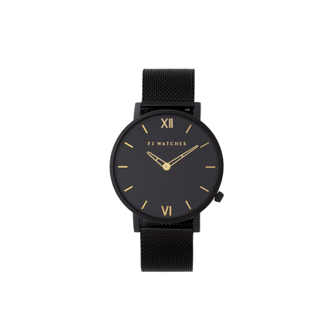 Discover Oro moon, a 36mm women's watch signed Five Jwlry with an all-black dial and gold hands. This one can be paired with a gold or black mesh bracelet!