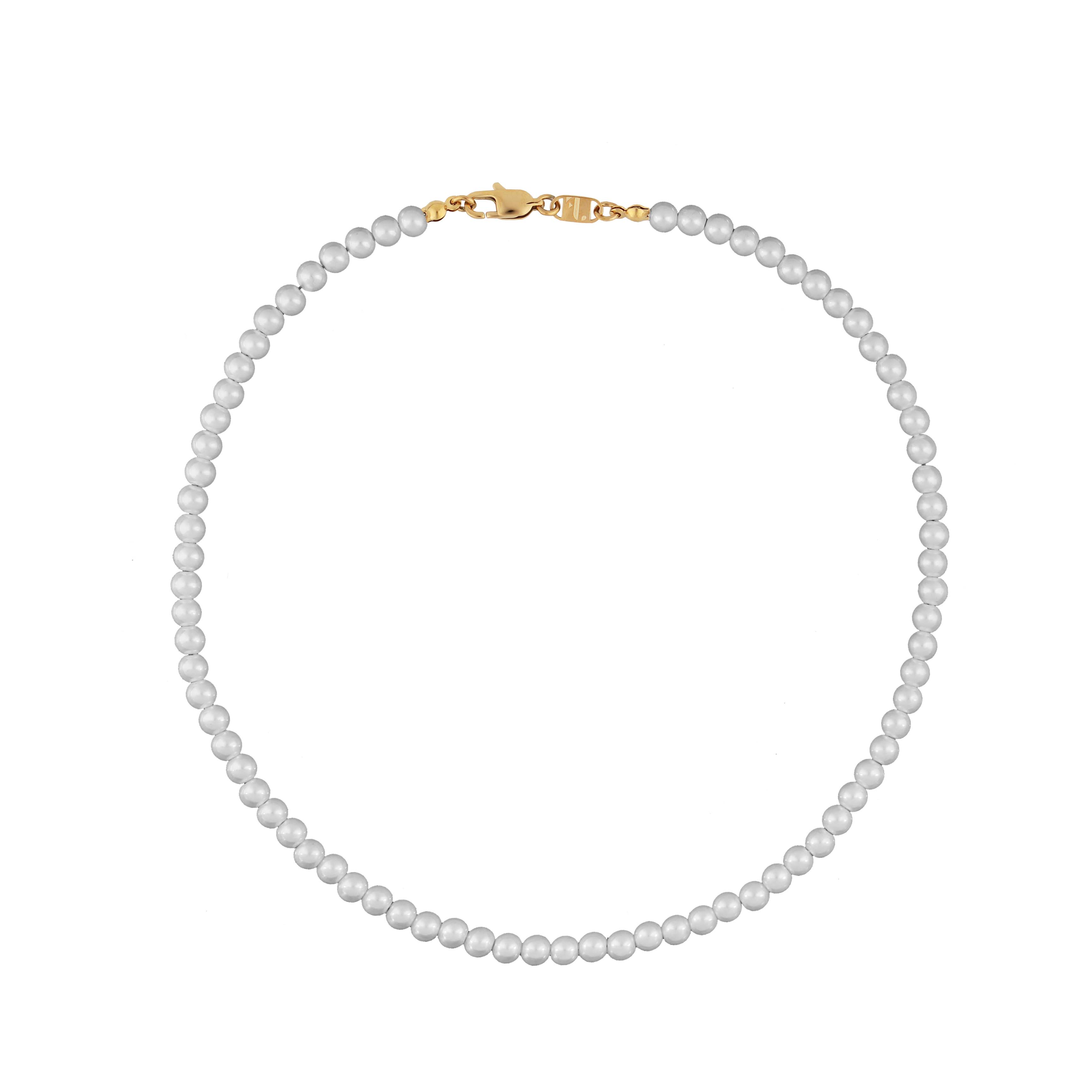 Var men's necklace by Five Jwlry, designed with white glass pearls complemented by a gold stainless steel buckle. Available in sizes 45cm and 50cm. Crafted from water-resistant 316L stainless steel. Hypoallergenic with a 2-year warranty.